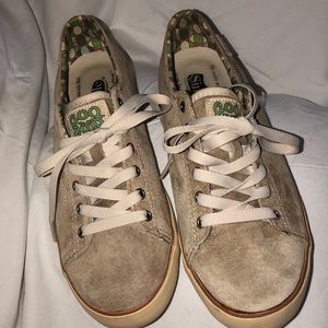 simple shoes for a happy planet